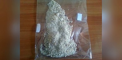 Wyrzucił skarpetę z auta skarpetę wypchaną narkotykami. Policja była czujna