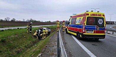 Wypadek samochodu z czwórką dzieci w środku. Są poszkodowani