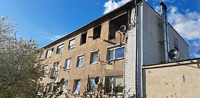 W Markowicach stanął w ogniu blok. Trwa akcja strażaków