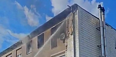 W Markowicach stanął w ogniu blok. Trwa akcja strażaków