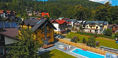 Szczawnica z dziećmi — atrakcje, plac zabaw i basen na rodzinne wakacje w Pieninac