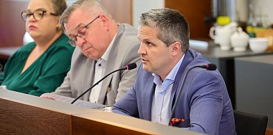 Polityczny konflikt w powiecie. Rada wygasiła mandaty trojga radnych opozycji