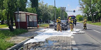 Utrudnienia na DK15 w Gniewkowie. Zapalił się samochód osobowy