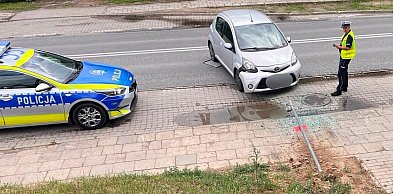Zapomniał o jednym szczególe. Auto samo ruszyło z parkingu