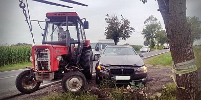 Ciągnik zderzył się z BMW. Winny kierowca traktora-51912