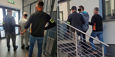 Kradli drobne z myjni, a wpadli na grube kłopoty-52900