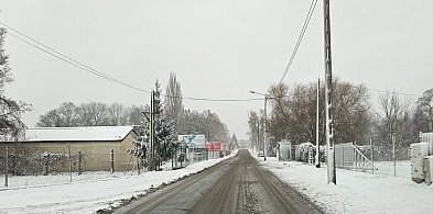 Ślisko na drogach w Inowrocławiu. Spadł śnieg, służby pracują od rana-54546
