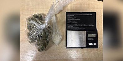 Policjanci wkroczyli do mieszkania 46-latka. Wpadł z narkotykami-54609