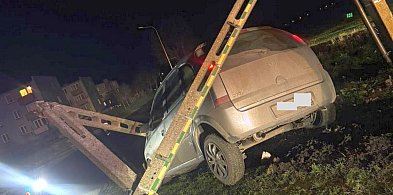 Przesadziła z prędkością i uderzyła w słup-55002