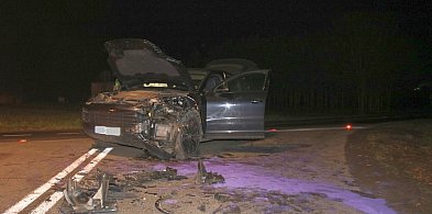Porsche uderzyło w jaguara. Sprawca skończył w szpitalu-55149