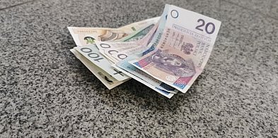 Znalazł gotówkę w sklepie i oddał na policję. Właściciel może się zgłosić-55351