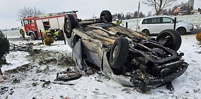 Jedna osoba w szpitalu po tym dachowaniu-55717