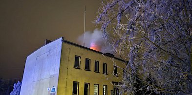 Pożar sadzy w kominie. Strażacy interweniują w Rojewie-55747