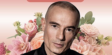 Recital z okazji Dnia Kobiet w Janikowie. Na scenie Stachursky