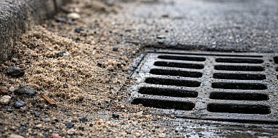 Apel prezesa wodociągów: Piasek po zimie zagraża drożności kanalizacji