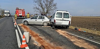 Kraksa na trasie do Bydgoszczy . Dwie osoby poszkodowane