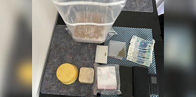 35-latek wpadł z narkotykami. W domu miał tego sporo