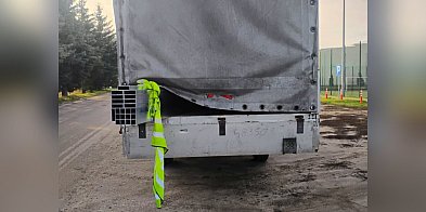 Zakrył tablicę rejestracyjną i światła-53385