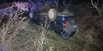 Dachowanie osobówki pod Pakością-54885