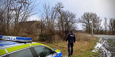 Jest zimno. Policjanci sprawdzają pustostany-55510