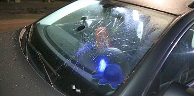 Rozbił szybę w volkswagenie. 61-latek z zarzutem-55564