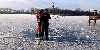 Służby zabezpieczyły przeręble na Gople-55828