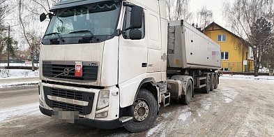 Ta ciężarówka dalej nie pojechała-55870