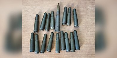 46-latek z zarzutami. Miał narkotyki i amunicję