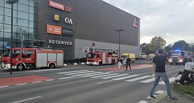 Toruń. Zawalił się podwieszany sufit w galerii handlowej-52271