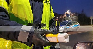 40-latka wpadła za kierownicą po alkoholu-52803
