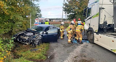 Lexus zderzył się z ciężarówką. Tragedia była o krok-53064