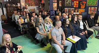 Sztuka ponad granicami. Artystyczny wieczór w Leonard Gallery-53310