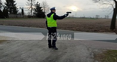 Kierowca mercedesa przekroczył prędkość i tracił prawo jazdy-53337