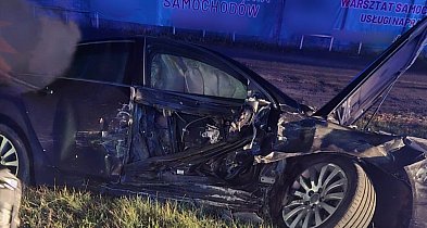 Trzy osoby w szpitalu po kraksie spowodowanej przez 20-latka-54053