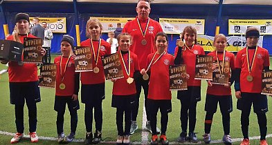 Piłkarki UKS Szóstka Inowrocław na podium turnieju w Gdyni-54224
