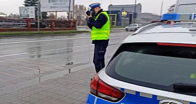 Policjanci przypominają: ostrożność na drogach ratuje życie-54245