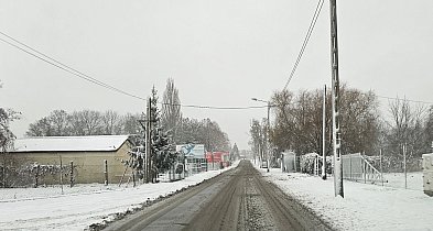 Ślisko na drogach w Inowrocławiu. Spadł śnieg, służby pracują od rana-54546