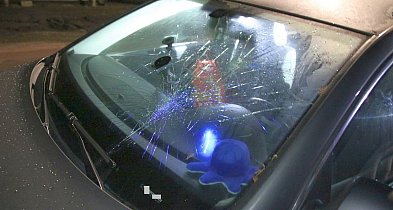 Rozbił szybę w volkswagenie. 61-latek z zarzutem-55564