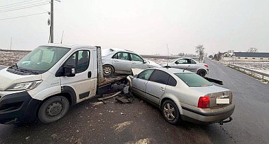 Poślizg zakończył uderzeniem w lawetę-55924