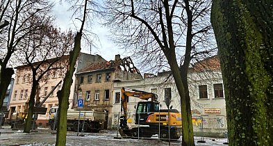 Rozpoczęła się rozbiórka sypiącej się kamienicy przy ul. Kościuszki-55936