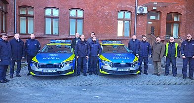 Dwa nowe radiowozy dla inowrocławskiej policji-56071