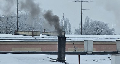 Sezon grzewczy trwa. Sprawdź, czego nie wolno palić w piecu