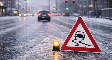 Bardzo ślisko na drogach w mieście i regionie