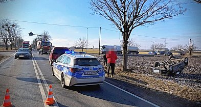 BMW wymusiło pierwszeństwo. Auto dachowało po zderzeniu