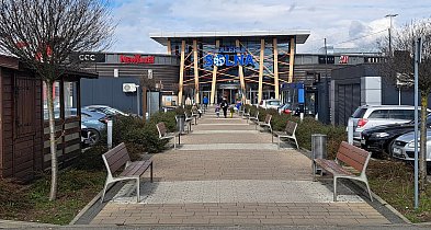 Pijani nieletni pod galerią. Policja: 8 osób pod wpływem alkoholu