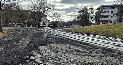 rolKI24.INFO | Błoto zamiast chodnika. Rodzice pytają dlaczego?