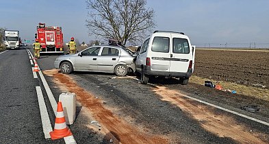 Kraksa na trasie do Bydgoszczy . Dwie osoby poszkodowane