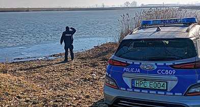 Lód coraz cieńszy. Policjanci kontrolują akweny