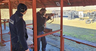 Policjanci trenowali strzelanie na strzelnicy