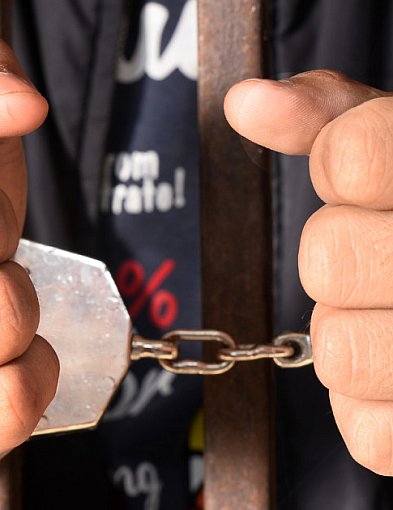 Spał na ławce, a czekał na niego list gończy i więzienie-52165